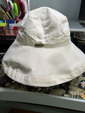 BNWT Scala Women’s Natural Big-Brim Hat with Inner Drawstring & UPF 50+ rating
